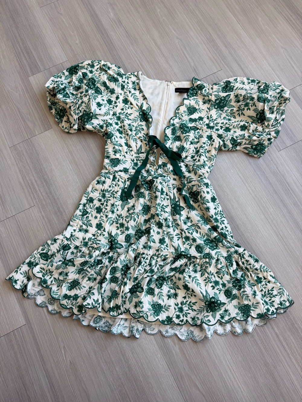 House of Harlow 1960 Cream Dress with Green Floral Print never been worn